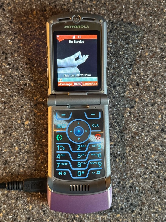 Motorola Other - Motorola Razr Flip Phone with Charger!!Pink Verizon Works! Nostalgic Aesthetic